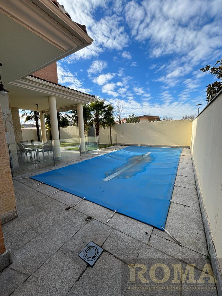 For sale of chalet in Carbajosa de la Sagrada