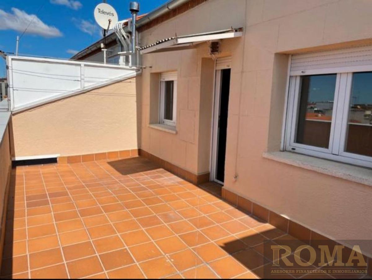 For sale of penthouse in Salamanca