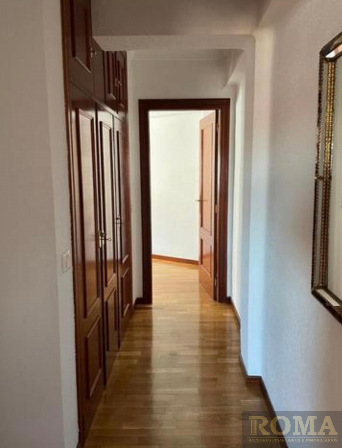 For sale of penthouse in Salamanca