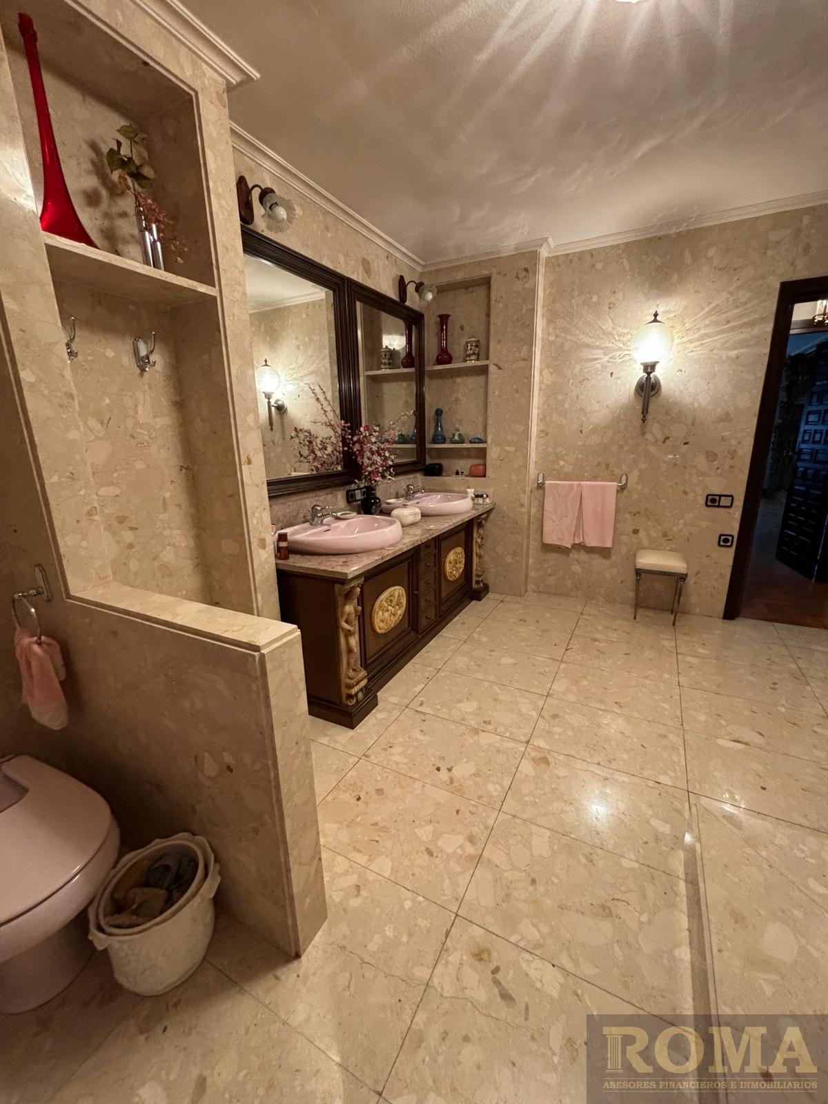 For sale of chalet in Cabrerizos