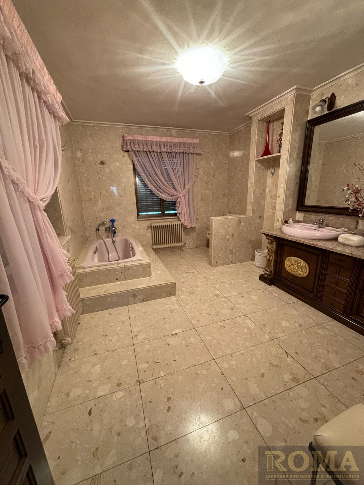 For sale of chalet in Cabrerizos