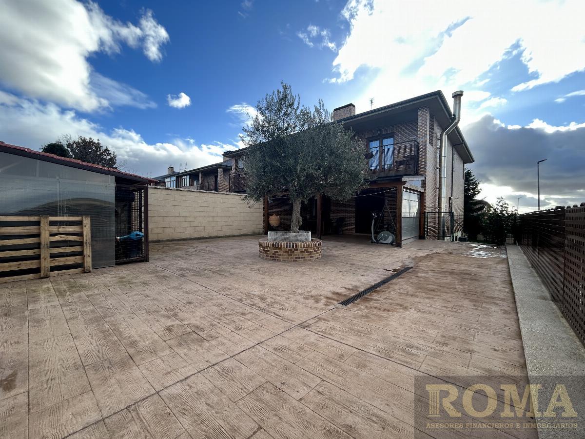 For sale of chalet in Cabrerizos