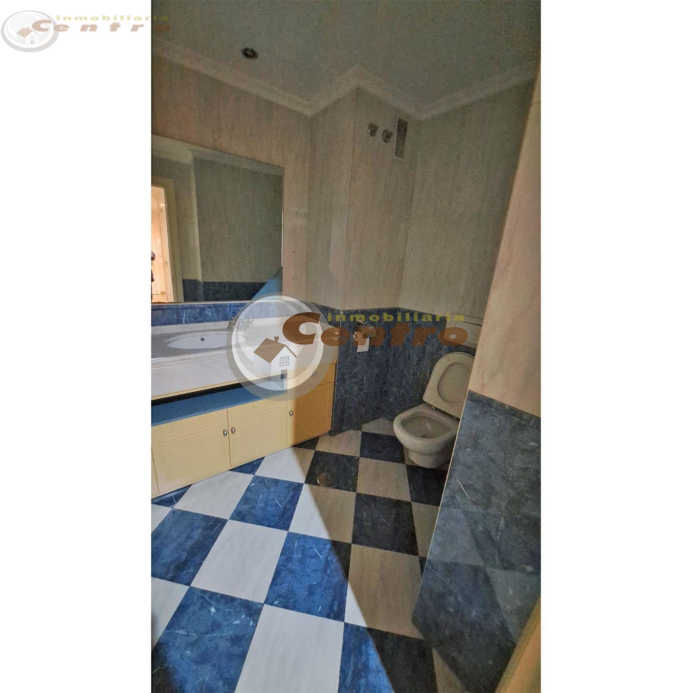 For sale of flat in Albacete