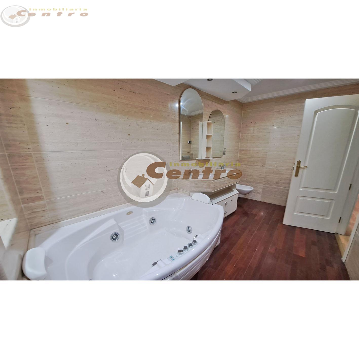 For sale of flat in Albacete