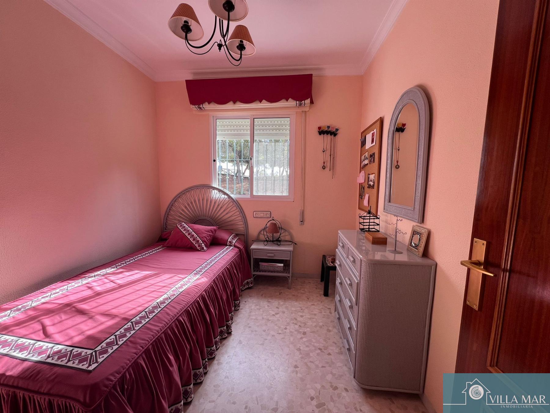For sale of chalet in Rota
