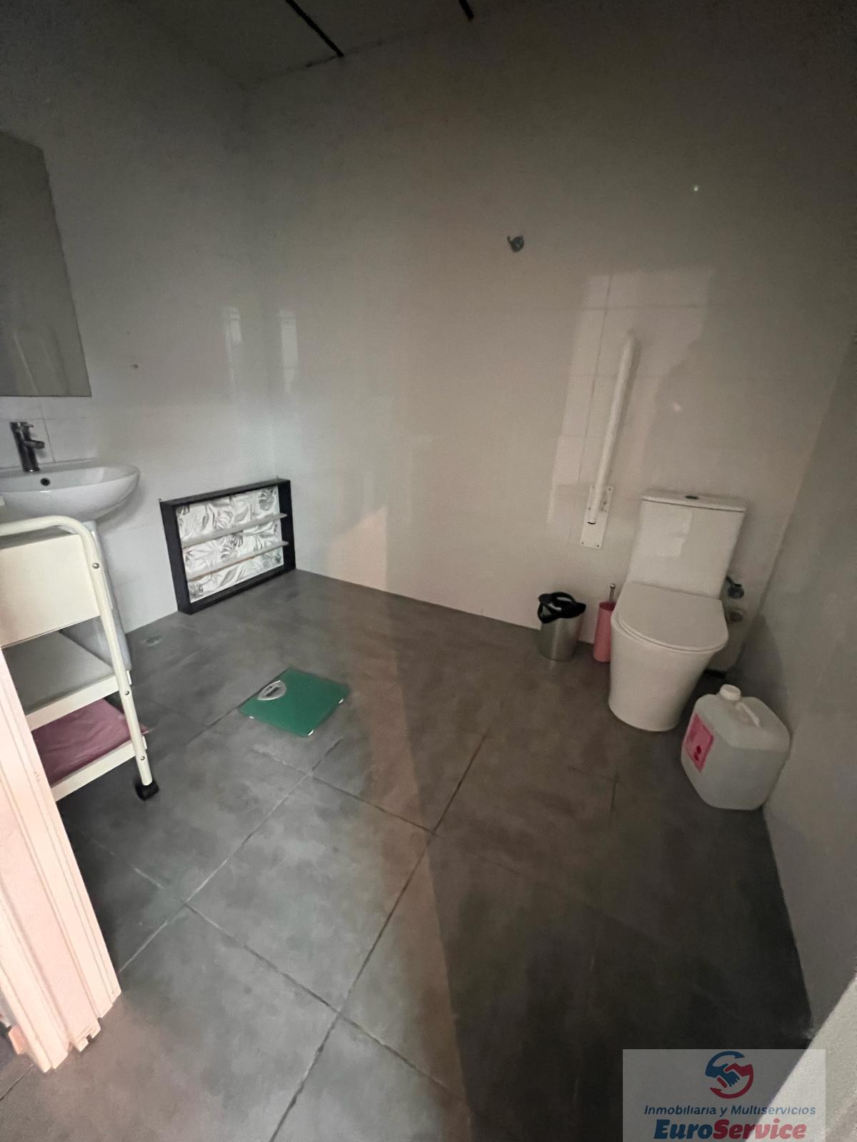 For sale of commercial in Valencia