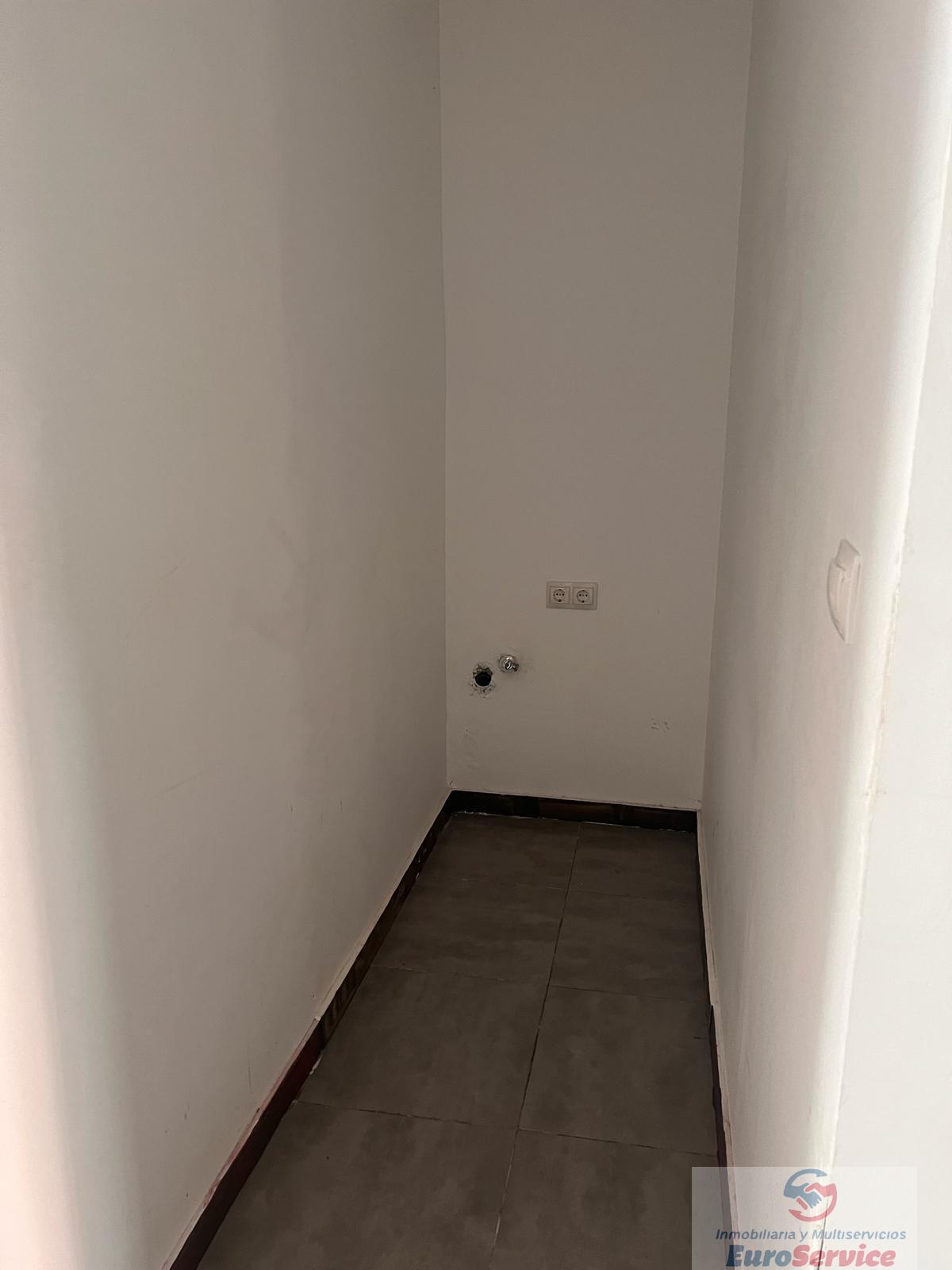 For sale of commercial in Valencia