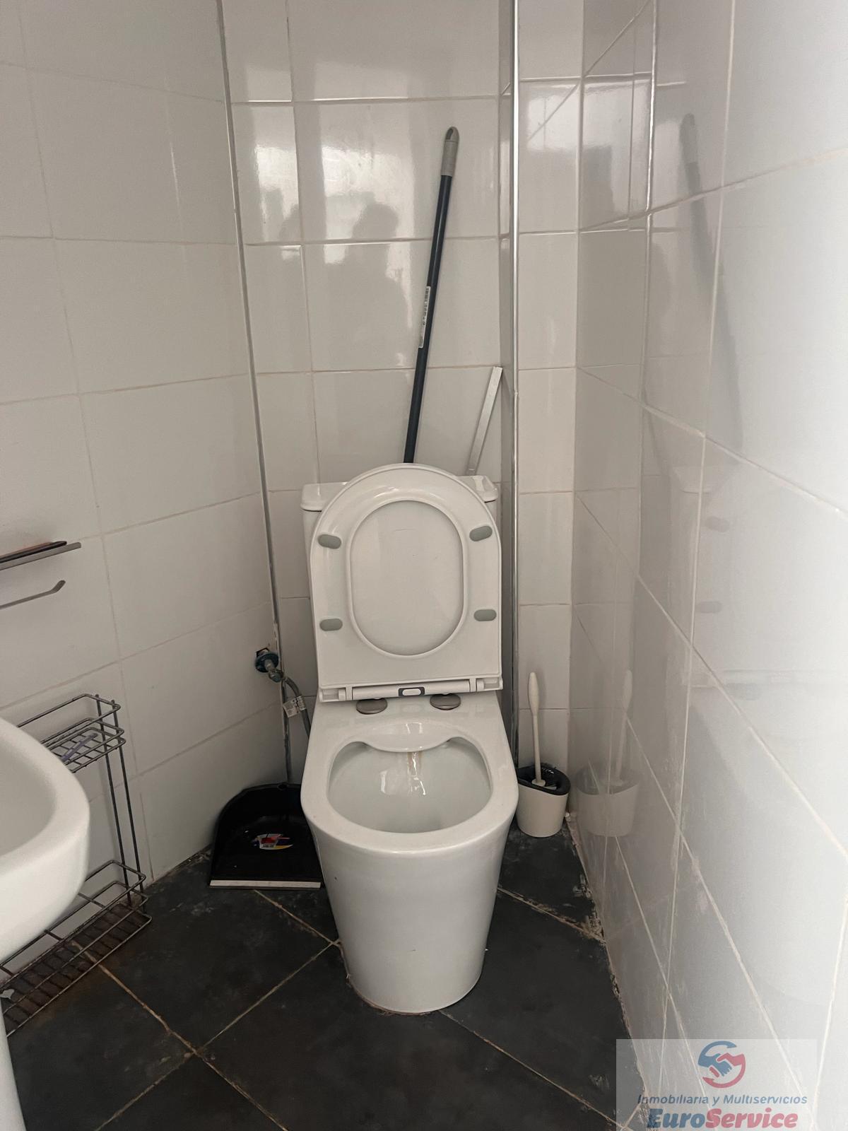 For sale of commercial in Valencia