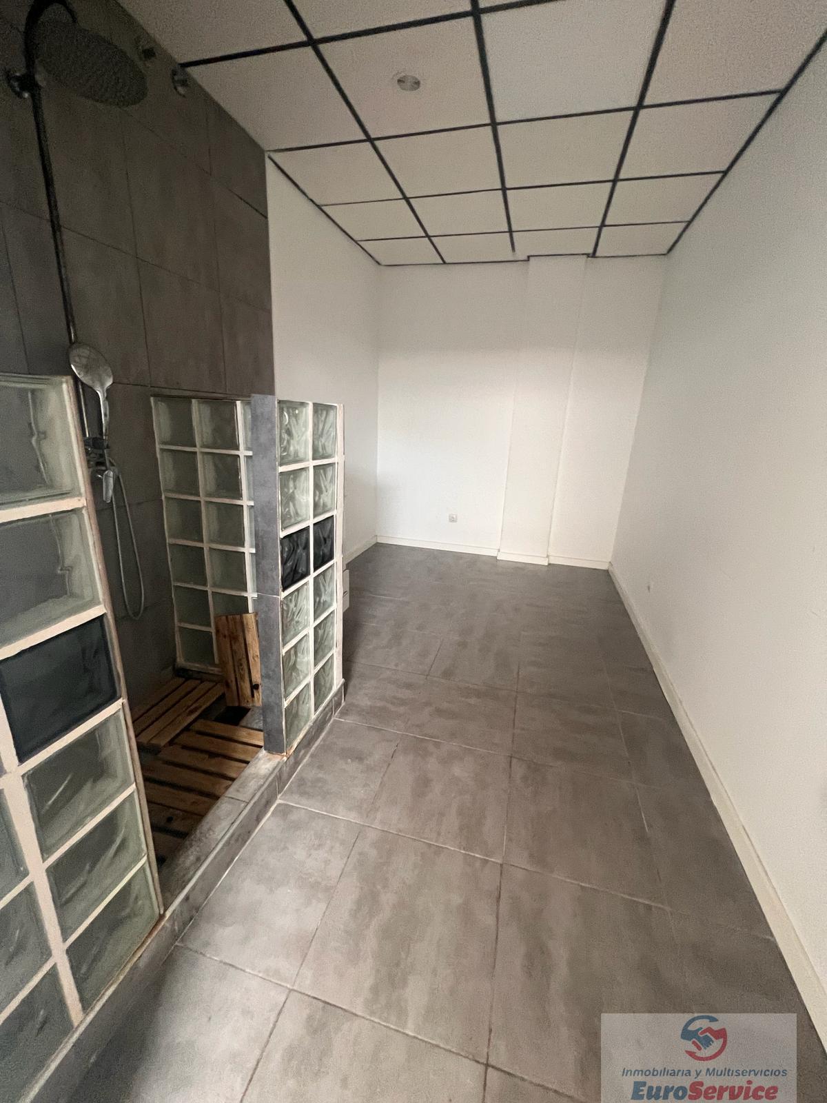 For sale of commercial in Valencia