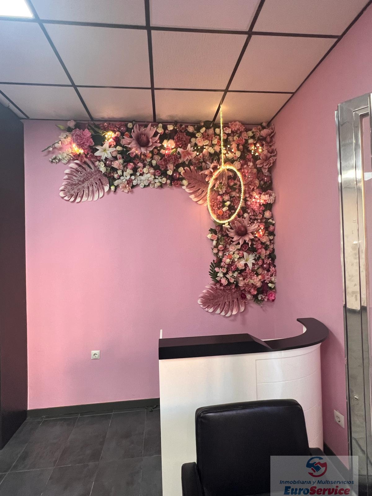 For sale of commercial in Valencia