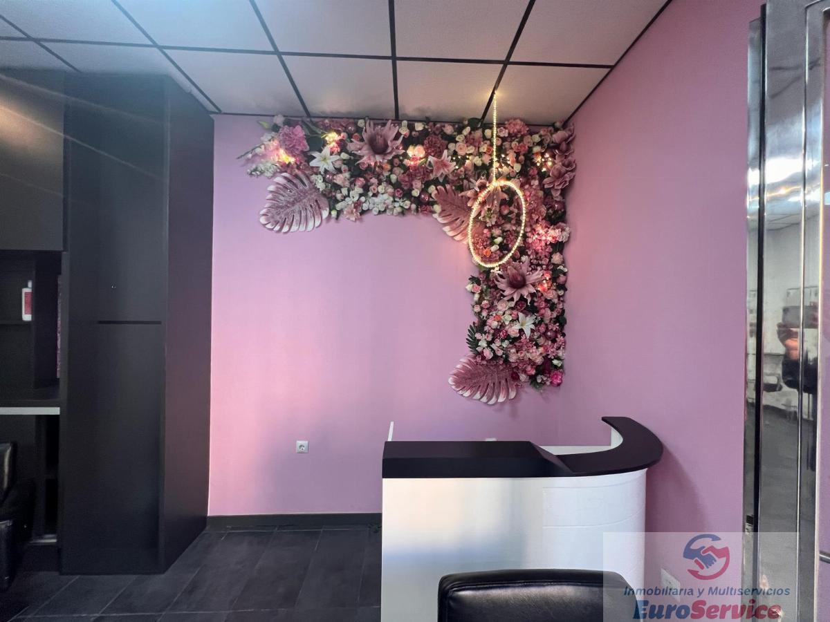 For sale of commercial in Valencia