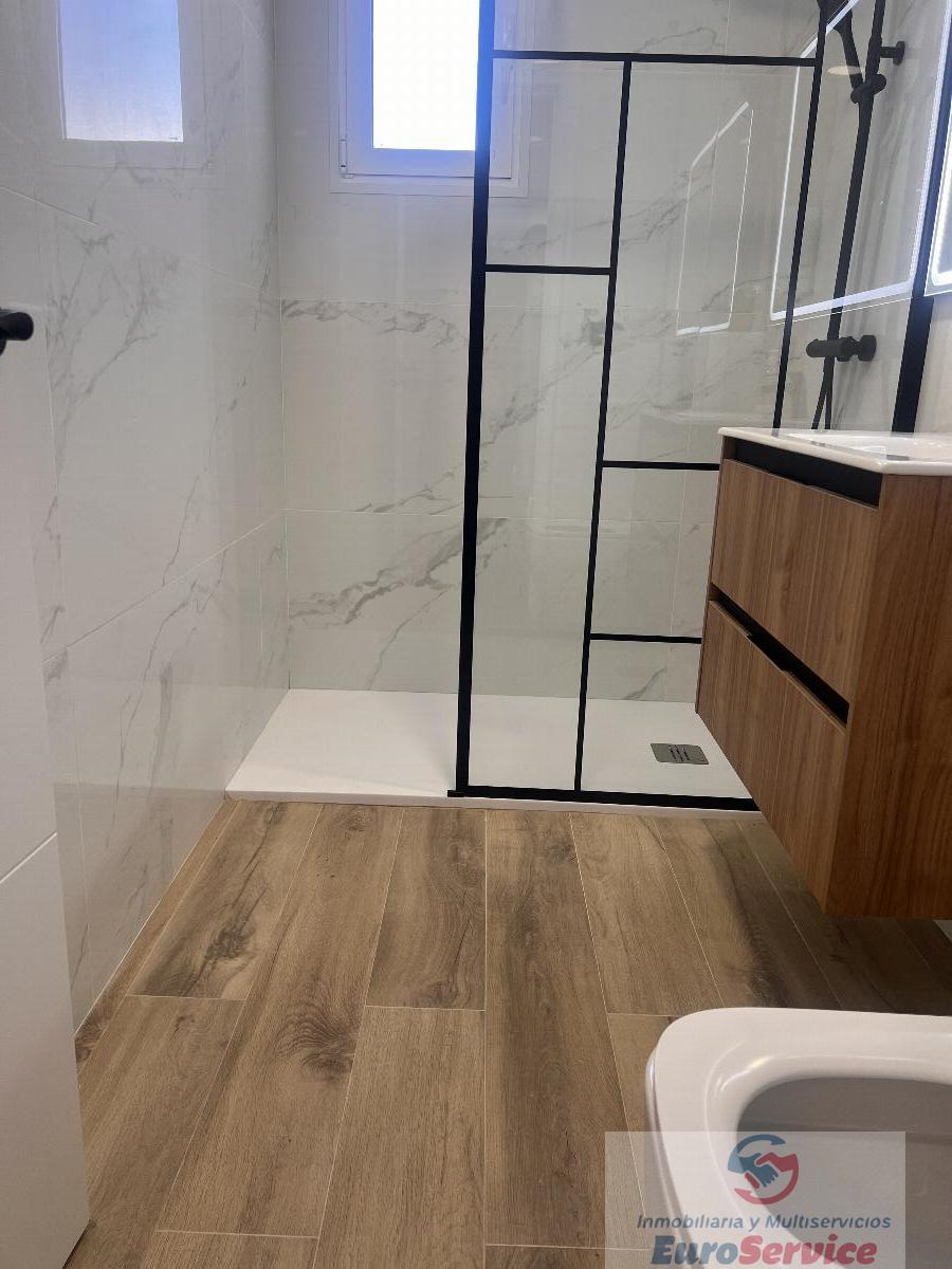 For sale of flat in Valencia
