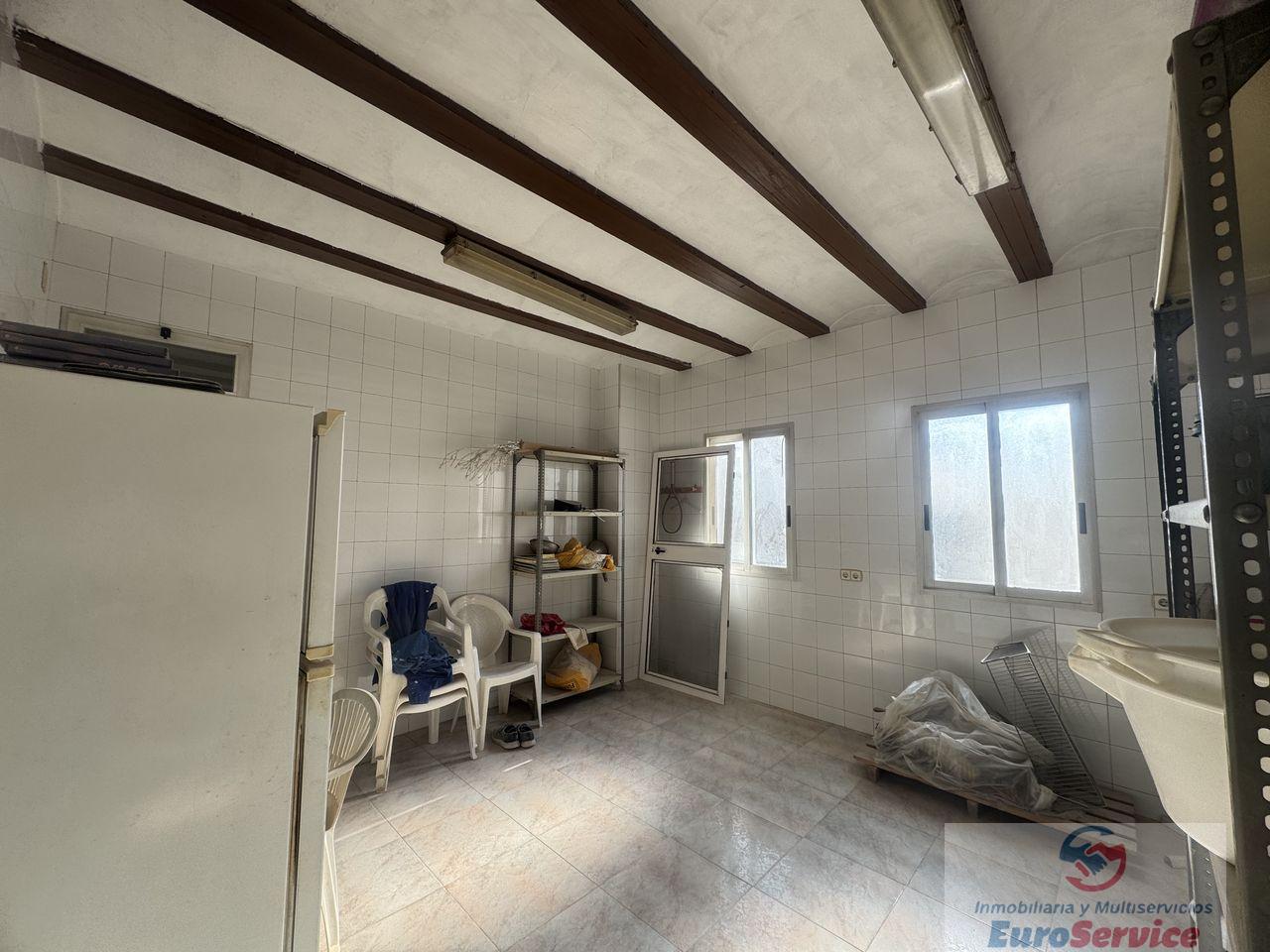 For sale of commercial in Massamagrell