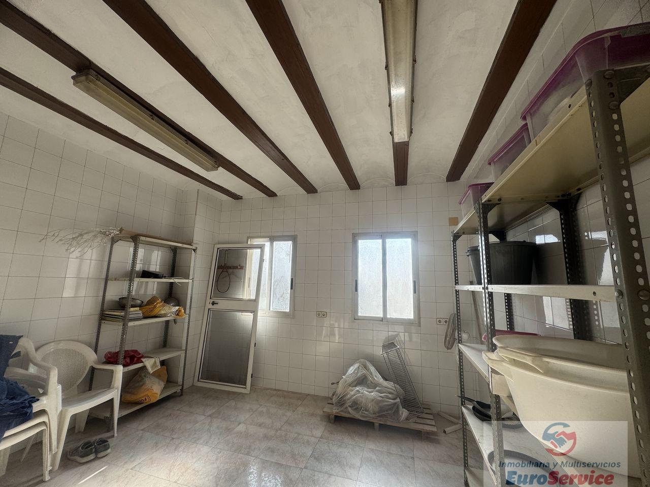 For sale of commercial in Massamagrell