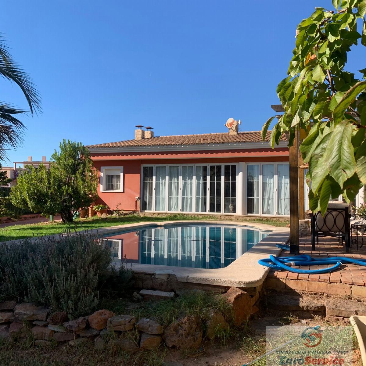 For sale of chalet in Náquera