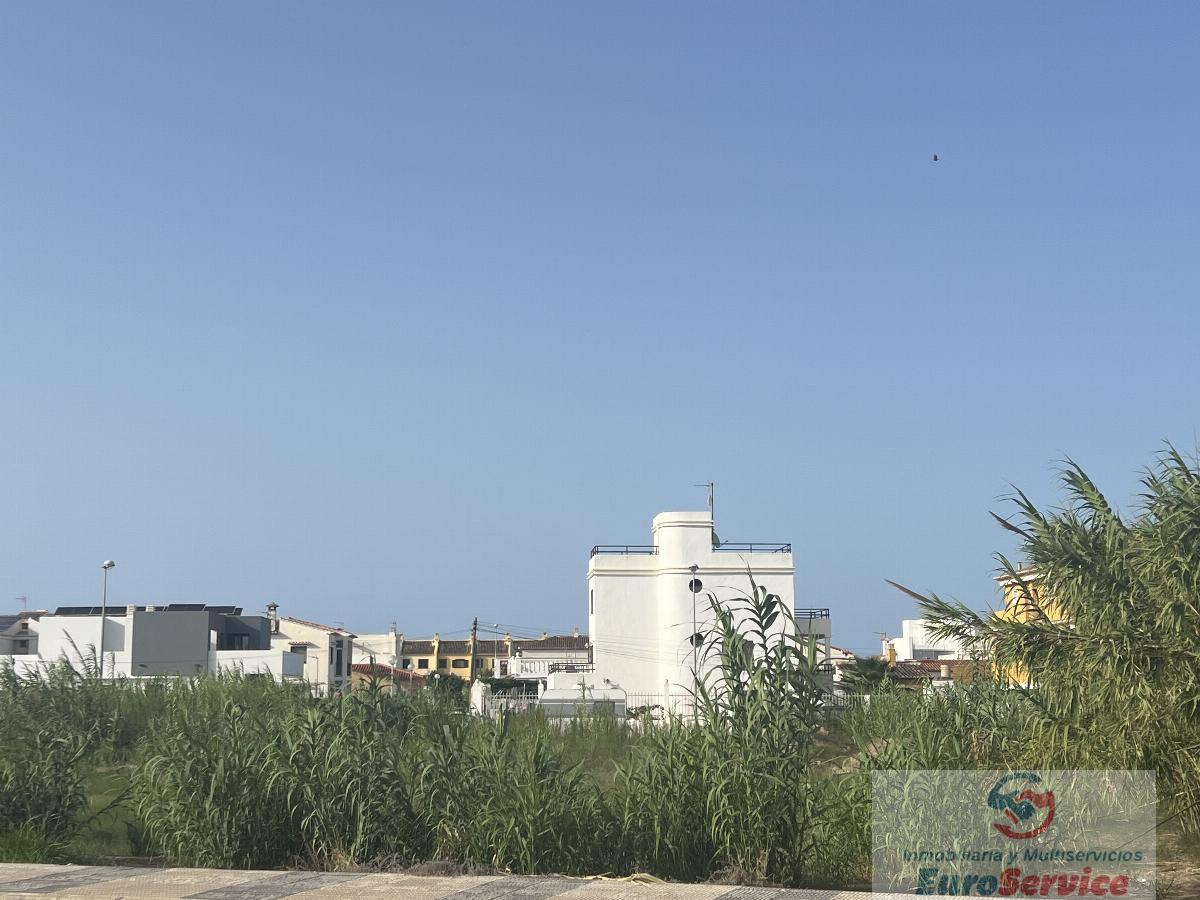 Venta de terreno en Oliva