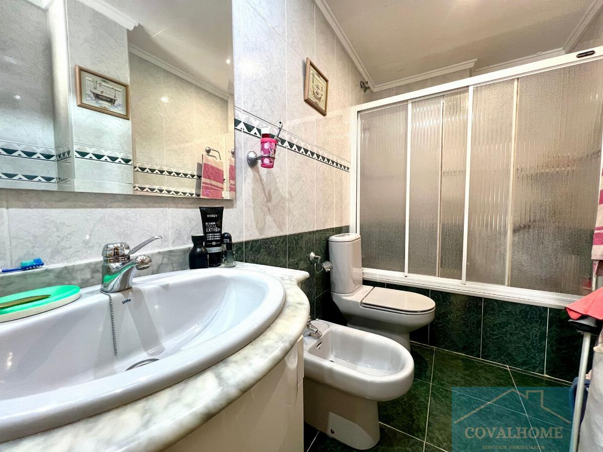 Suite bathroom