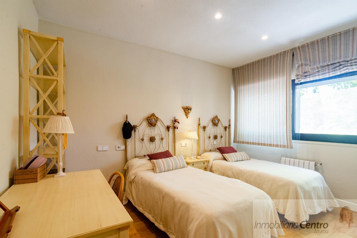 For sale of chalet in Murcia