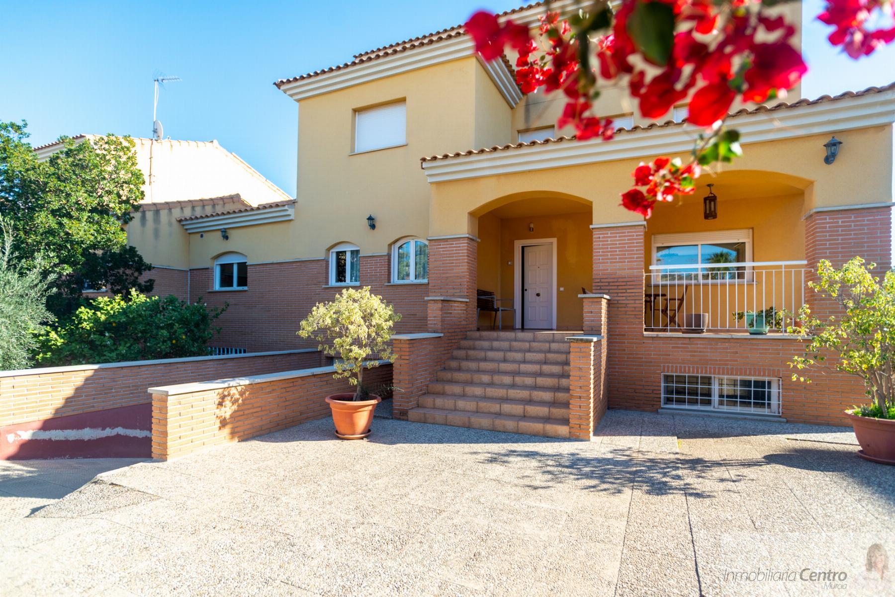 For sale of chalet in Murcia