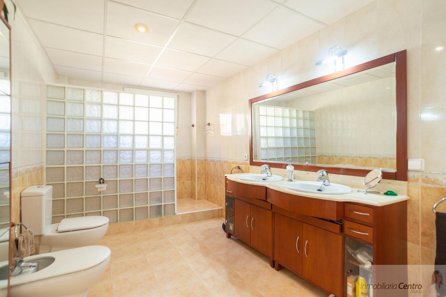 For sale of chalet in Murcia