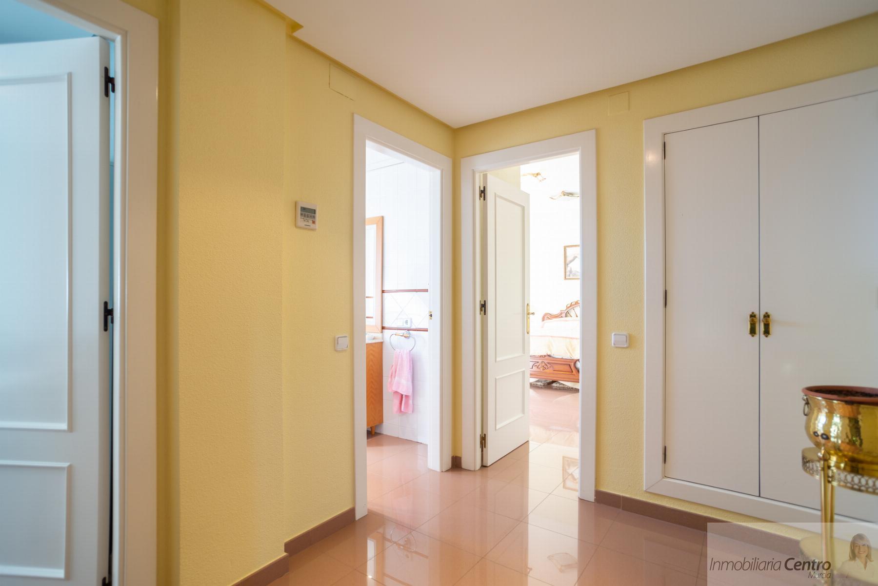 For sale of chalet in Murcia