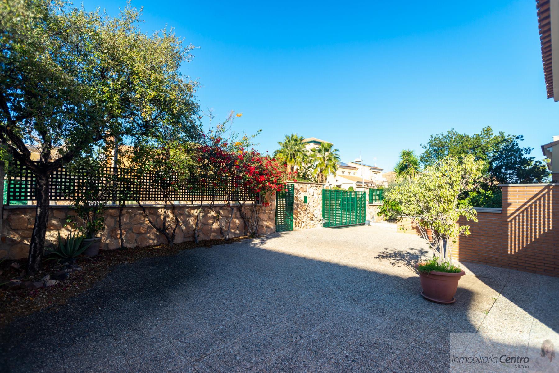 For sale of chalet in Murcia