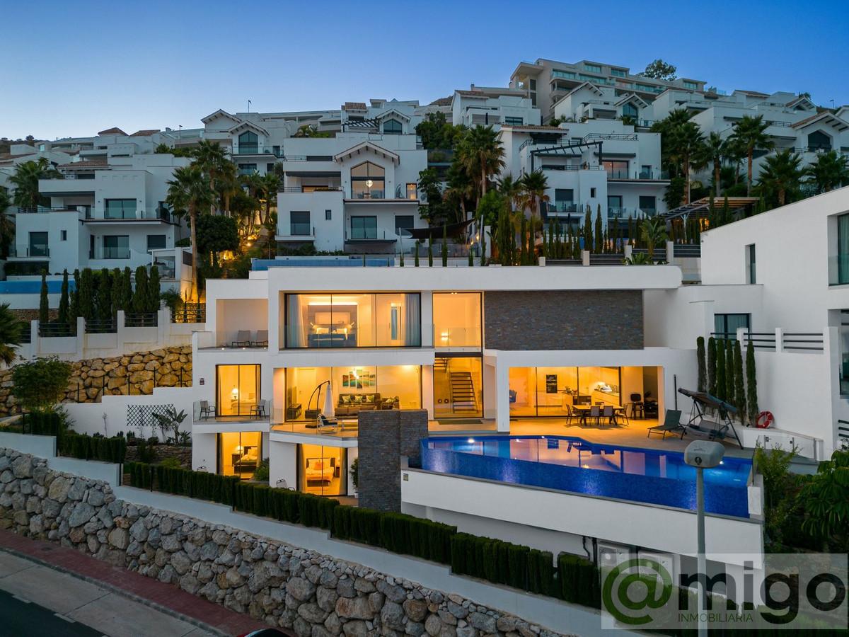 For sale of villa in Benalmadena Costa