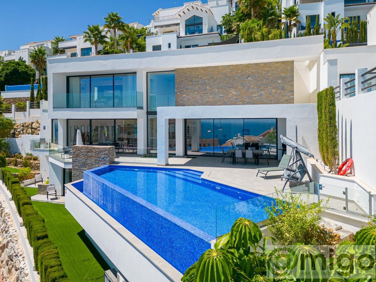 Venta de villa en Benalmadena Costa