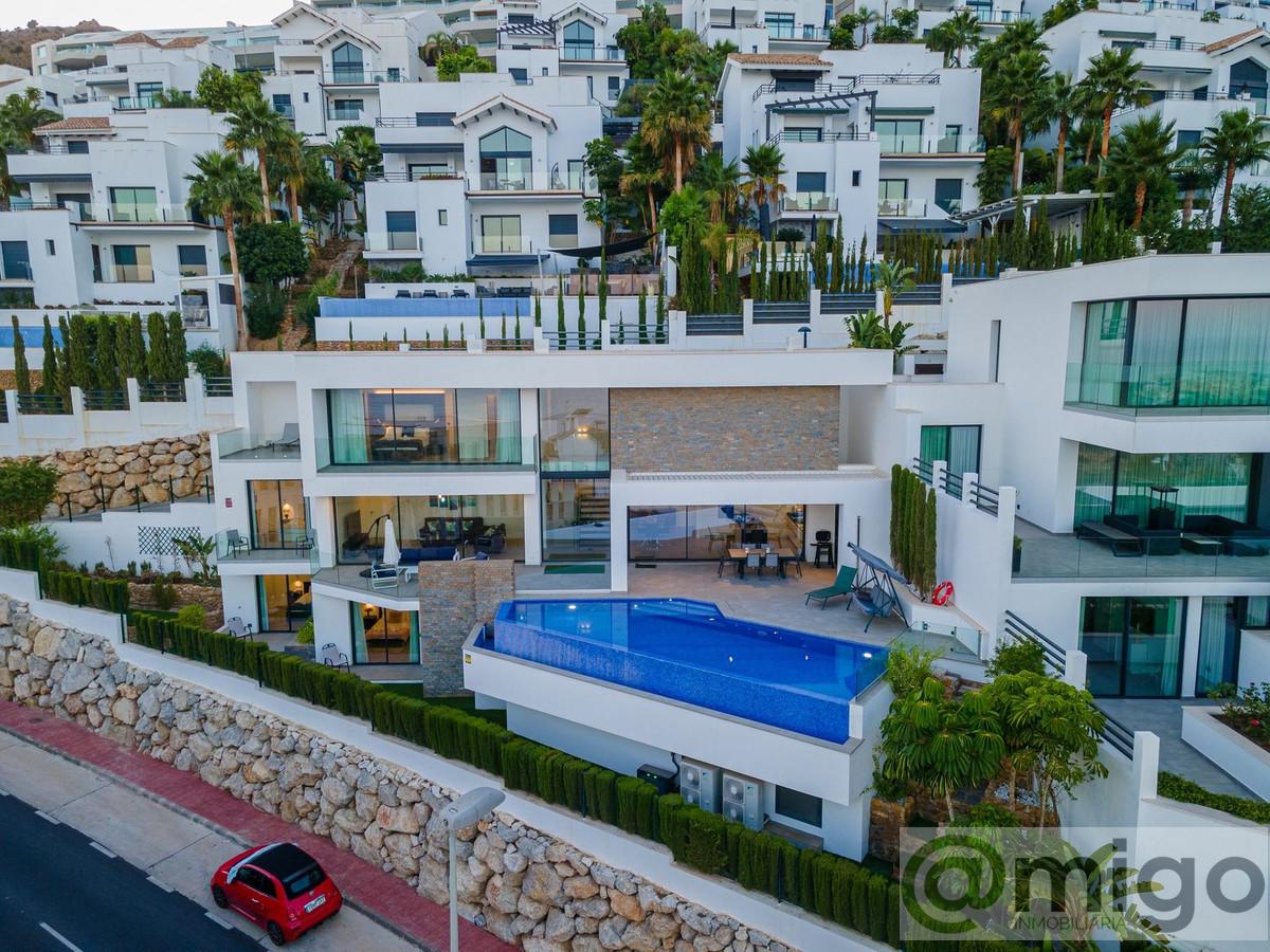 Venta de villa en Benalmadena Costa