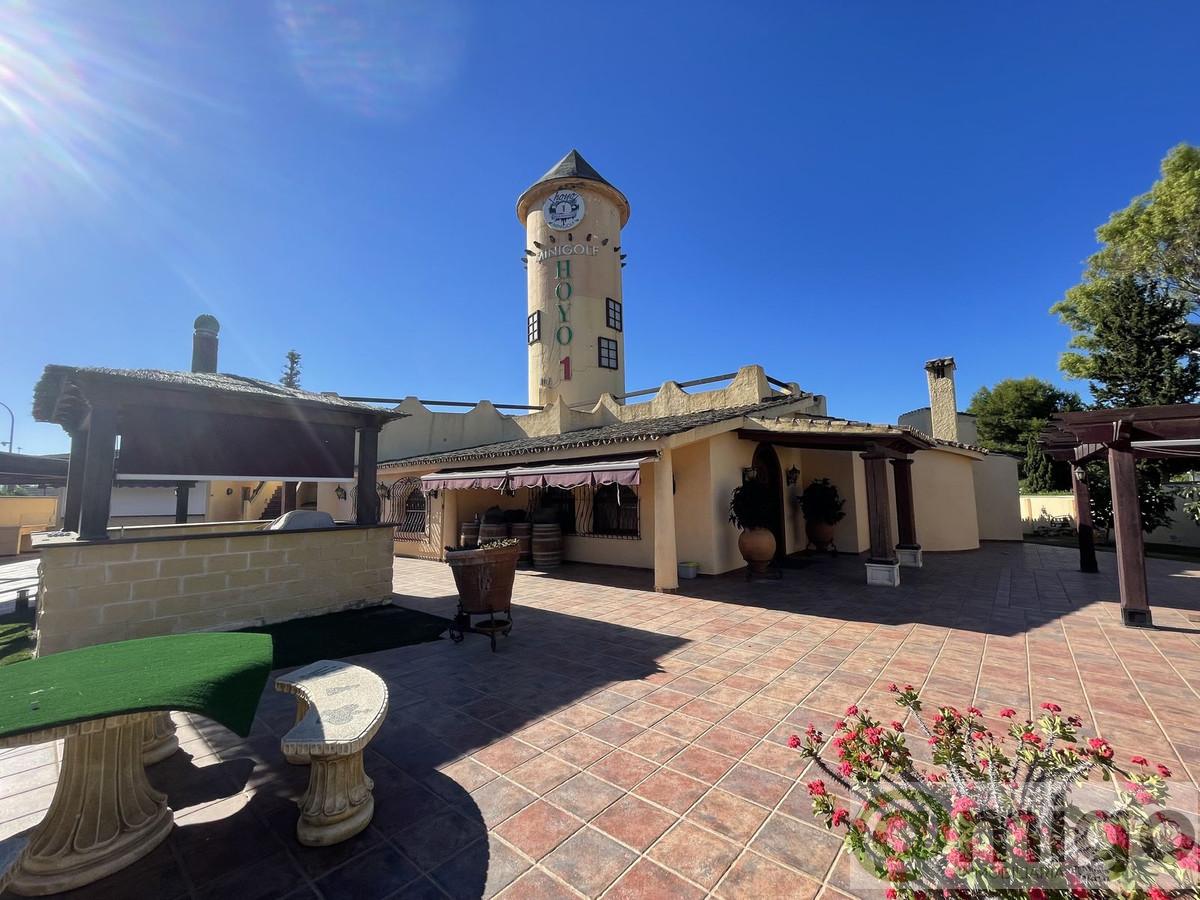 For sale of commercial in El Paraiso
