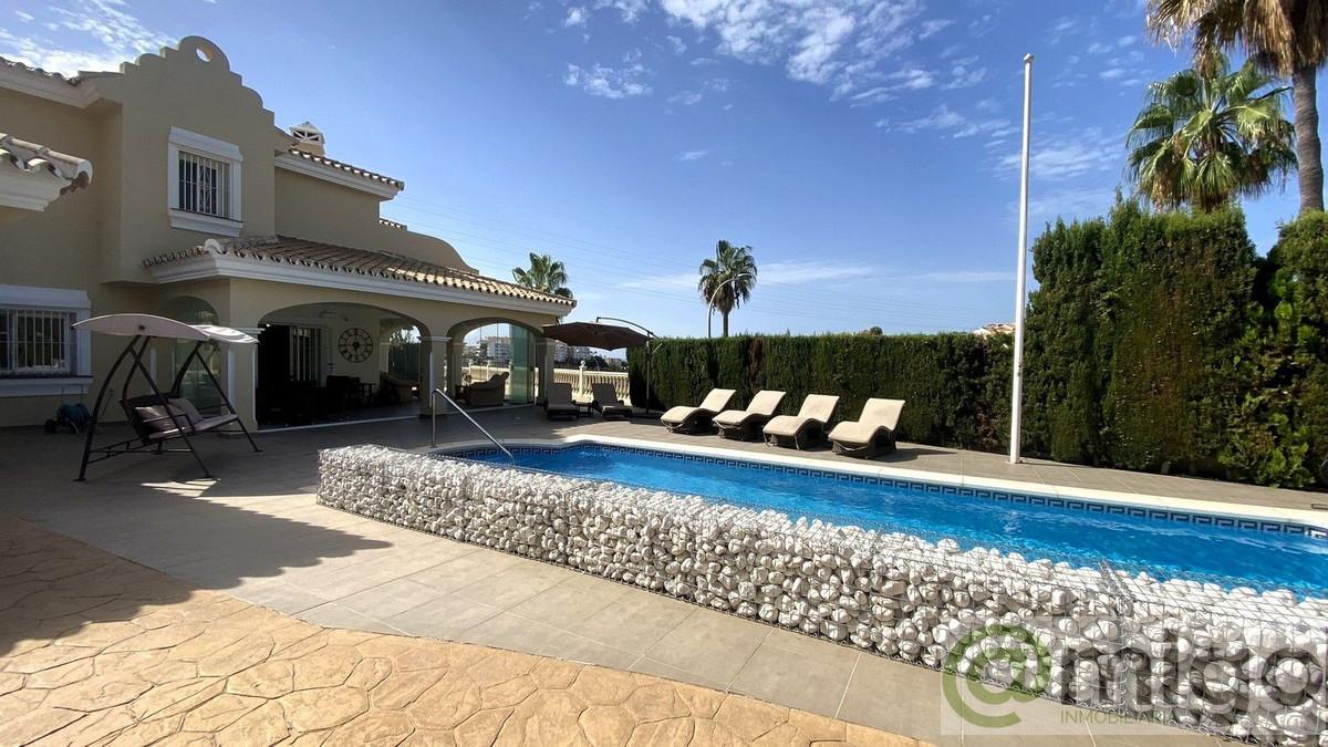 For sale of villa in Riviera del Sol