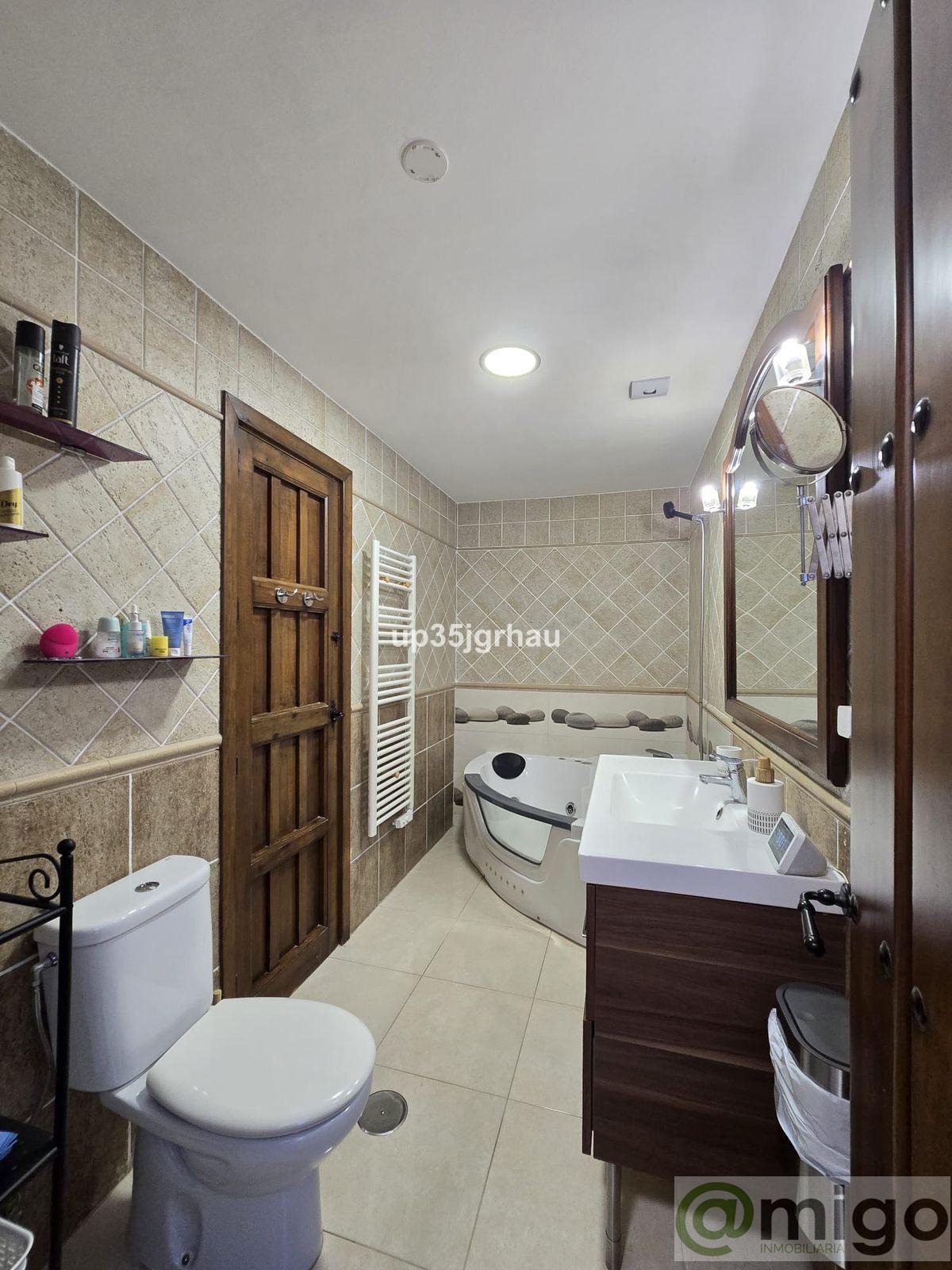 For sale of commercial in Estepona