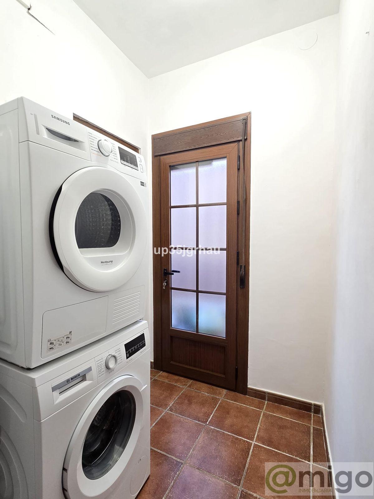 For sale of commercial in Estepona