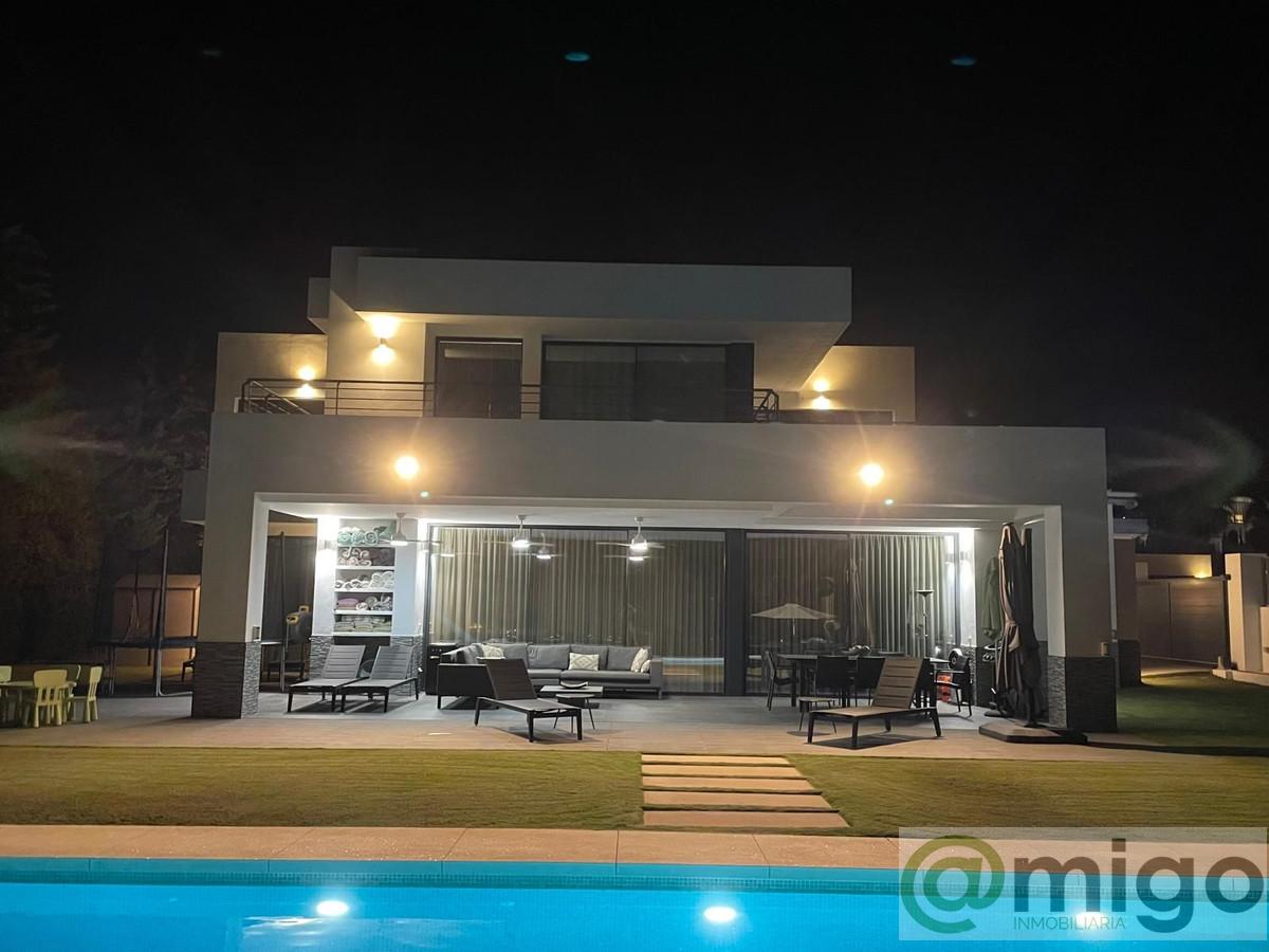 Venta de villa en Atalaya
