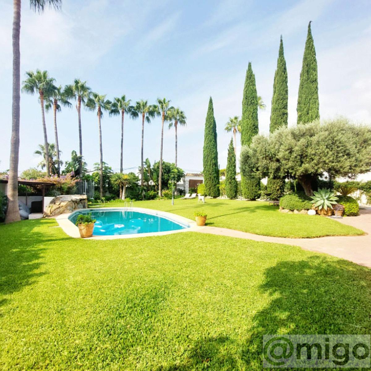 For sale of villa in Benalmadena Costa