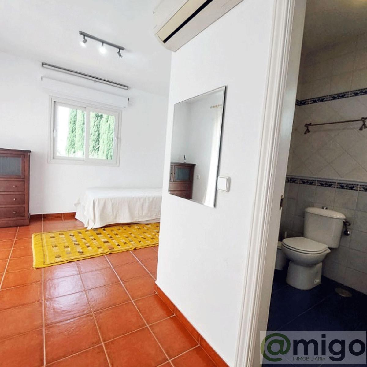 For sale of villa in Benalmadena Costa