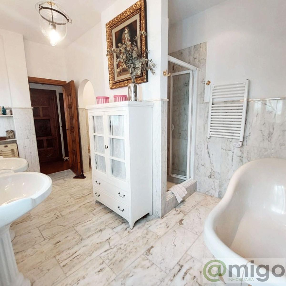 For sale of villa in Benalmadena Costa