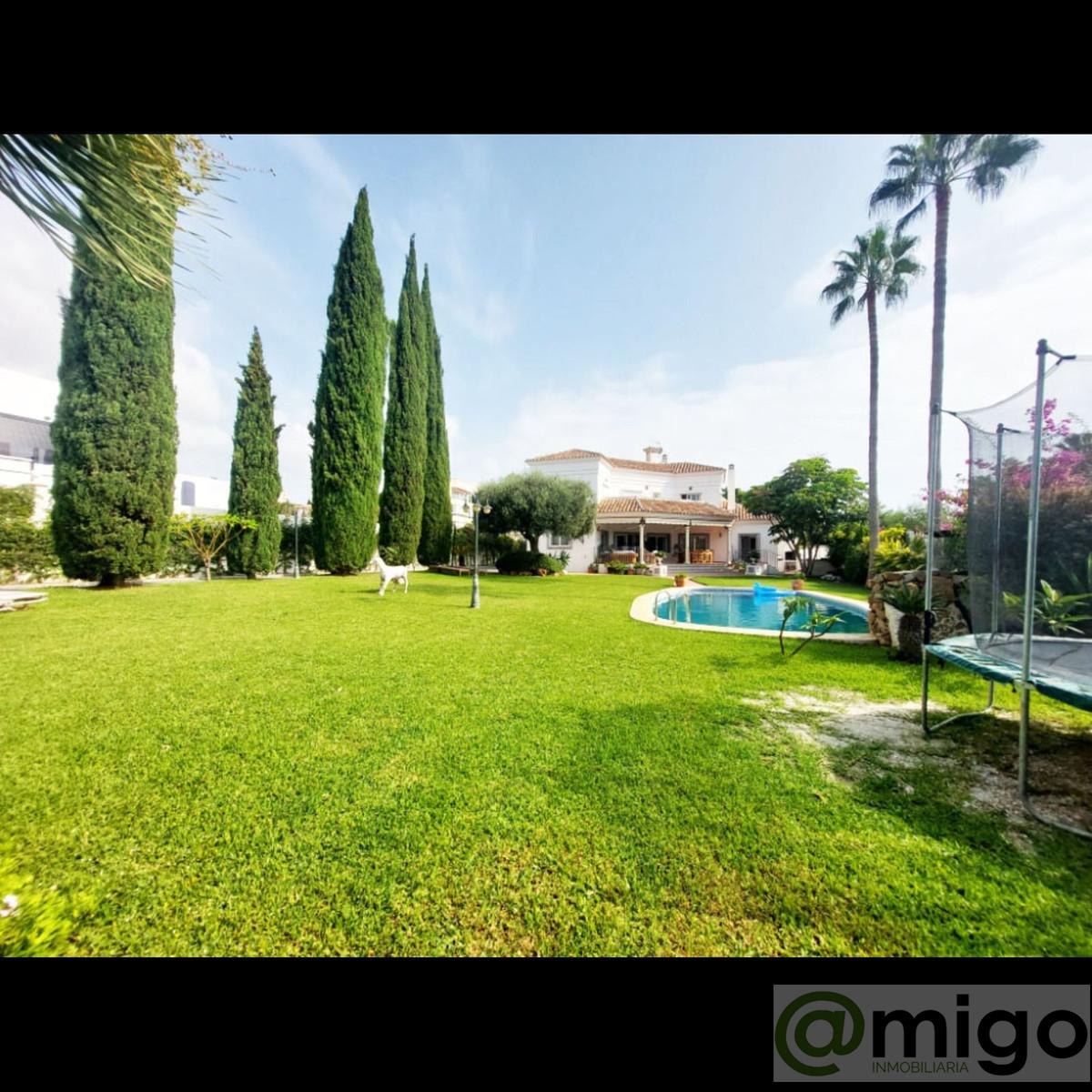 For sale of villa in Benalmadena Costa
