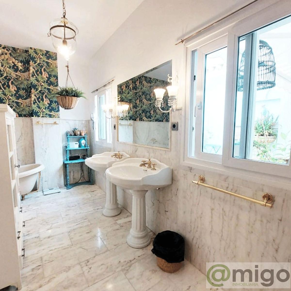For sale of villa in Benalmadena Costa
