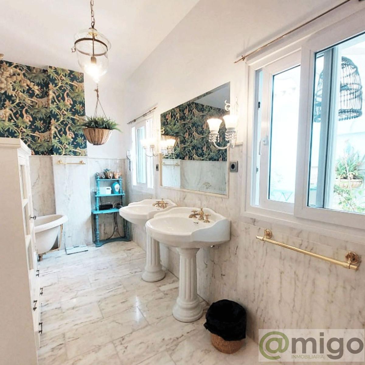 For sale of villa in Benalmadena Costa
