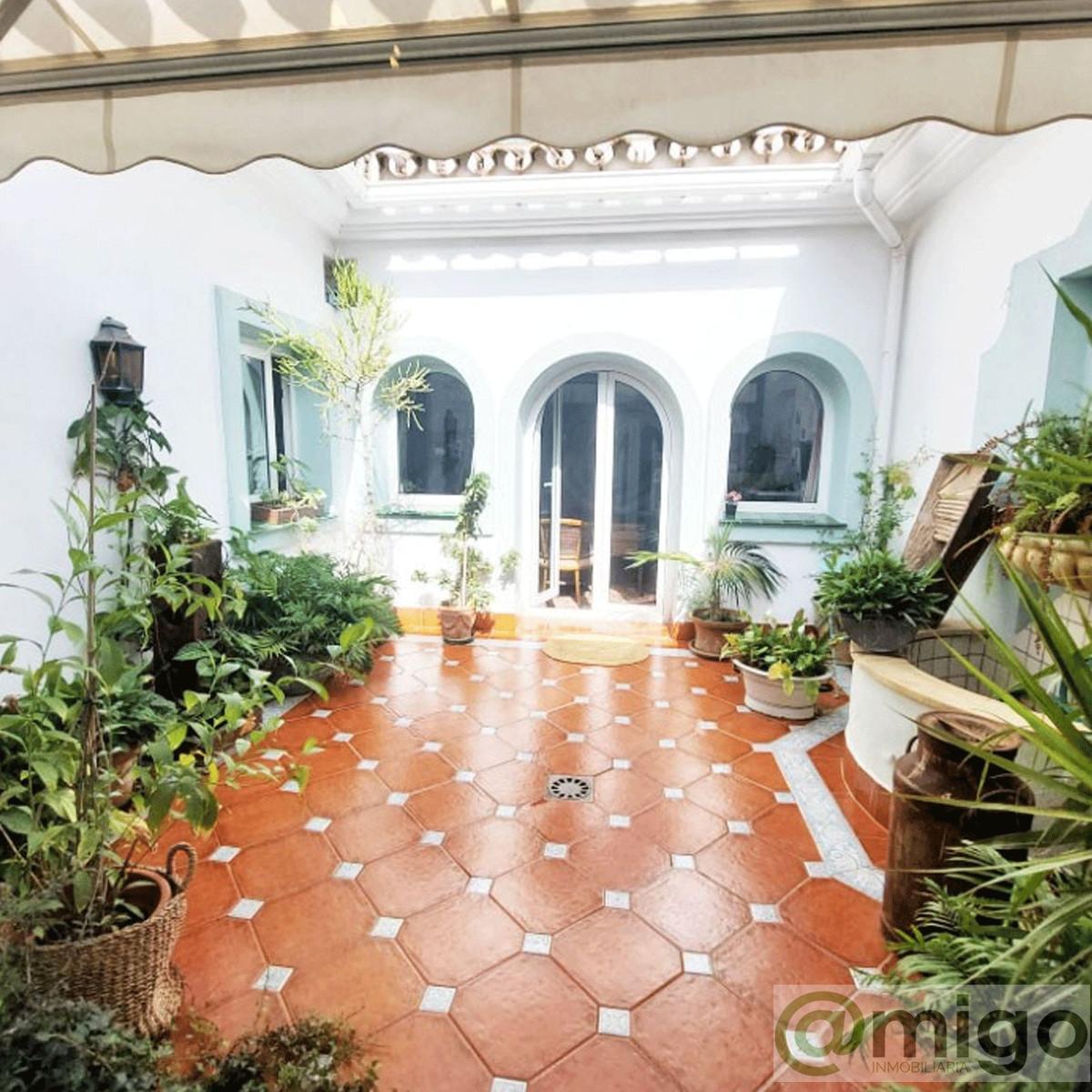 For sale of villa in Benalmadena Costa
