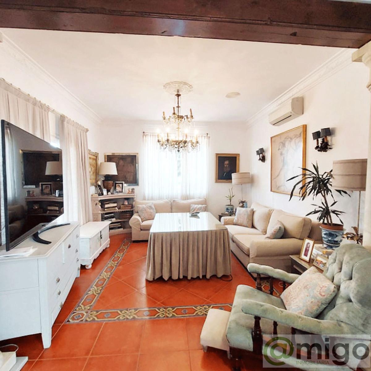 For sale of villa in Benalmadena Costa