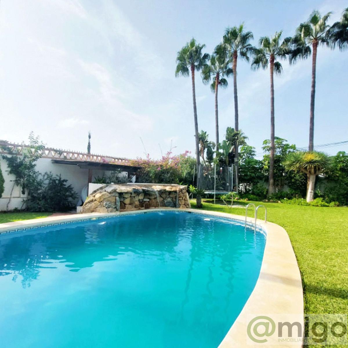 For sale of villa in Benalmadena Costa