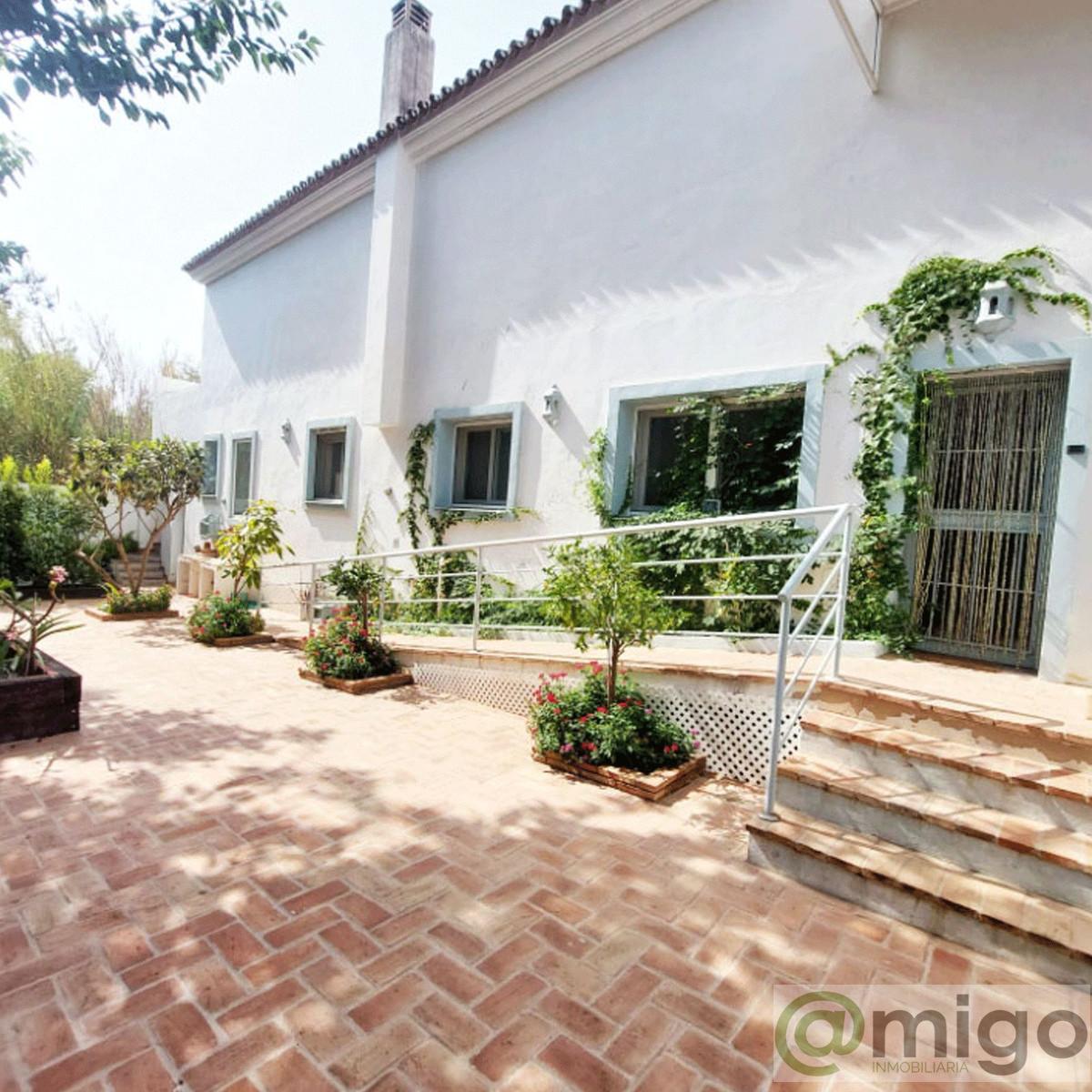 For sale of villa in Benalmadena Costa