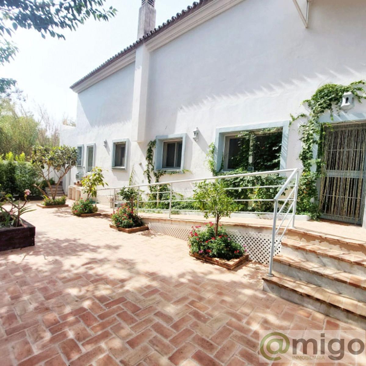 For sale of villa in Benalmadena Costa