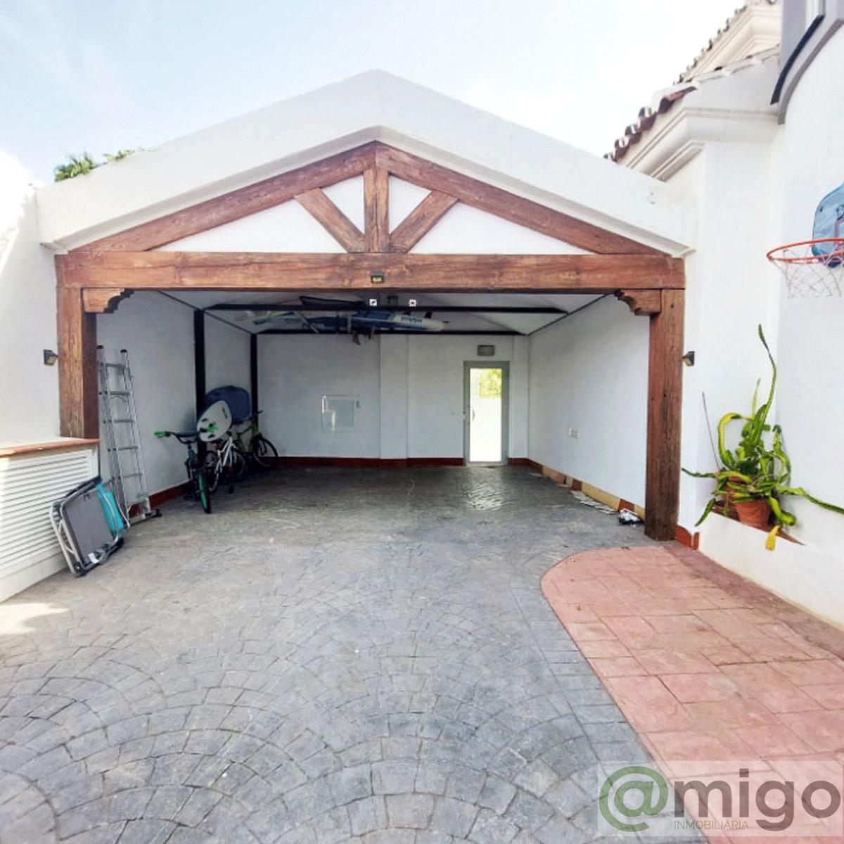 For sale of villa in Benalmadena Costa