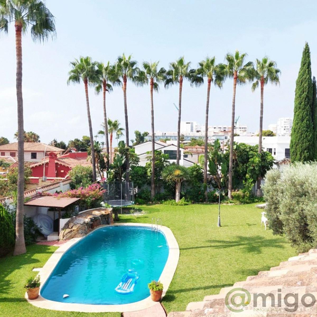 For sale of villa in Benalmadena Costa