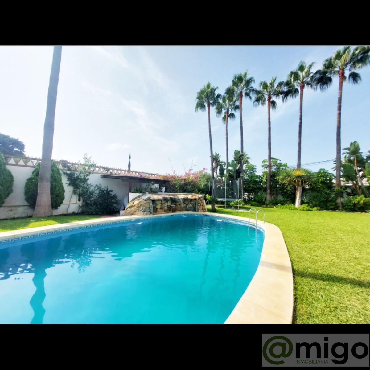 For sale of villa in Benalmadena Costa