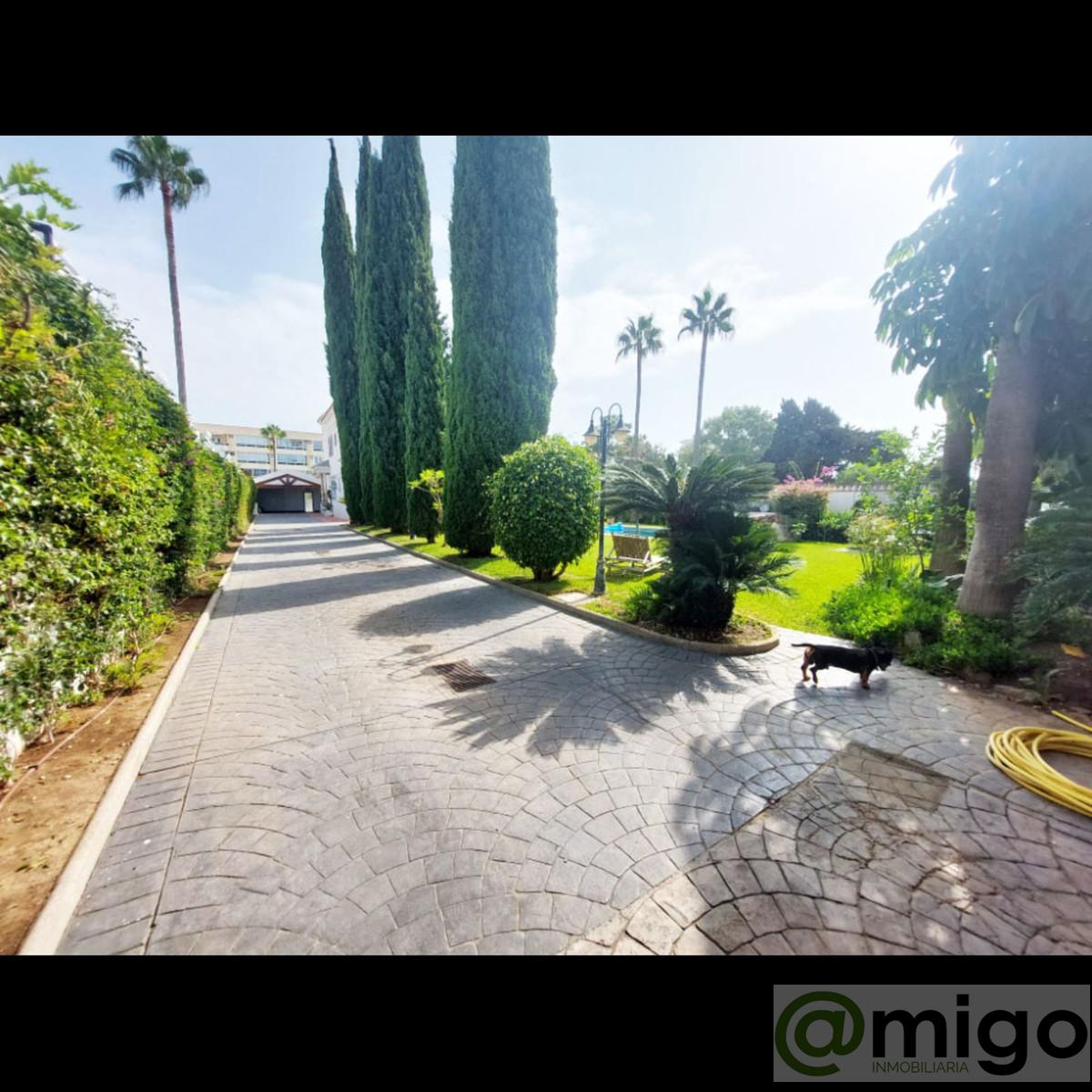 For sale of villa in Benalmadena Costa