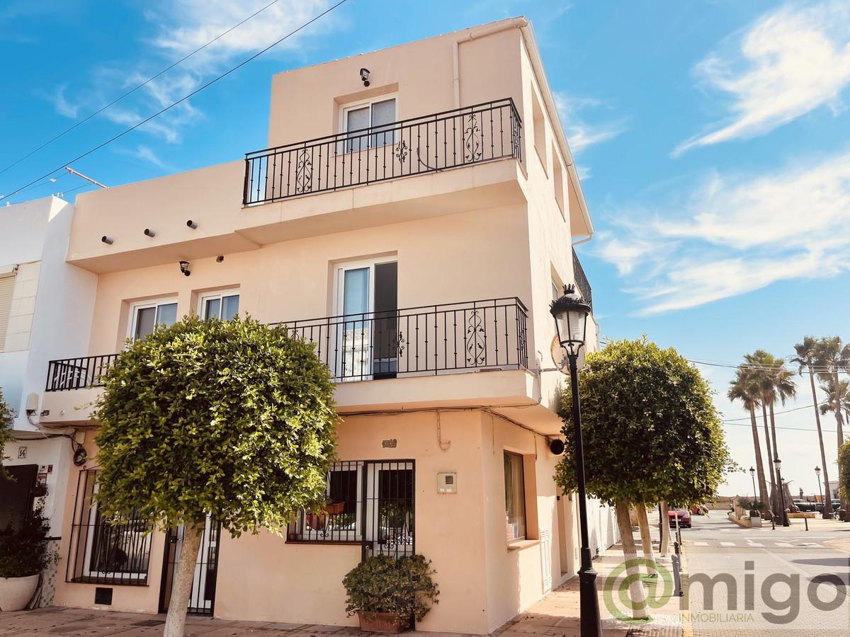 For sale of villa in La Duquesa